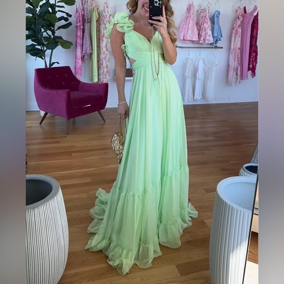 NWT Mac Duggal Ruffle tiered Cut-Out Chiffon Gown - Mint green - 67911 - Sz 8 - Picture 7 of 10